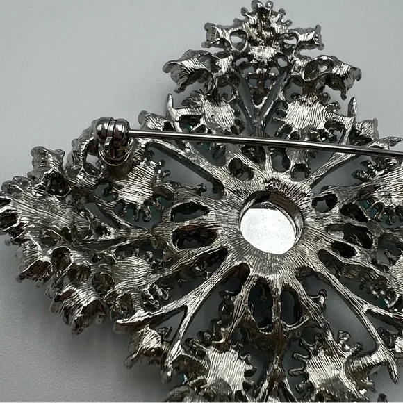 Vintage Aurora Borealis Silver Tone Blue Green Stones Brooch - Picture 8 of 13